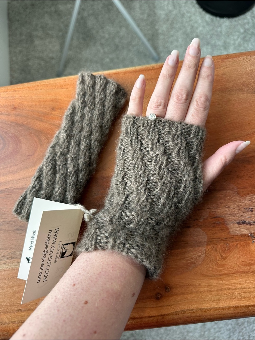 NWT Alaskan Qiviut Musk Ox Wool Blend Cable Knit Fingerless Mittens Half Mitts